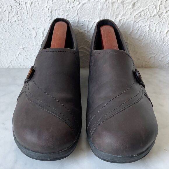 Keen Mora Brown Leather Slip On Loafers Button Accent - Women's Size 8 - Picture 3 of 8